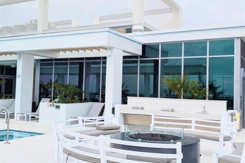 Condo in Saint Petersburg, Florida, 1 bedroom  № 2302232 - photo 30