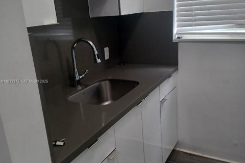 Copropriété à louer à Miami Beach, Floride: 1 chambre № 1991250 - photo 2