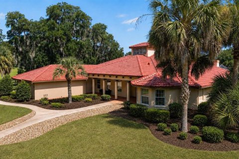House in Ocala, Florida 4 bedrooms, 306.95 sq.m. № 2199128