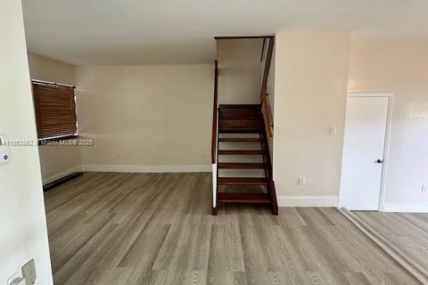 Condo in Miami, Florida, 3 bedrooms  № 1871802 - photo 4