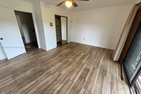 Condo in Miami, Florida, 3 bedrooms  № 1871802 - photo 19