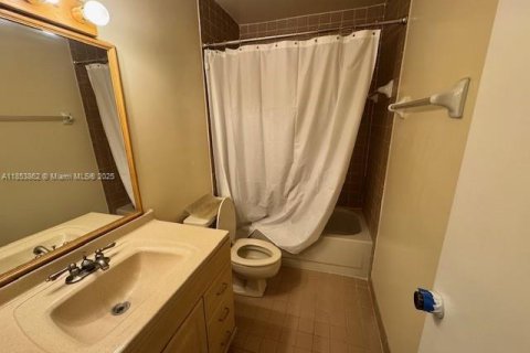 Condo in Miami, Florida, 3 bedrooms  № 1871802 - photo 12