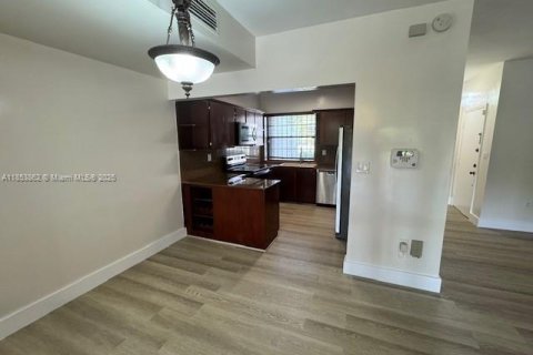 Condo in Miami, Florida, 3 bedrooms  № 1871802 - photo 3