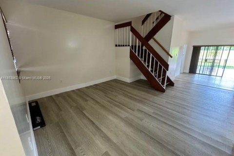 Condo in Miami, Florida, 3 bedrooms  № 1871802 - photo 5