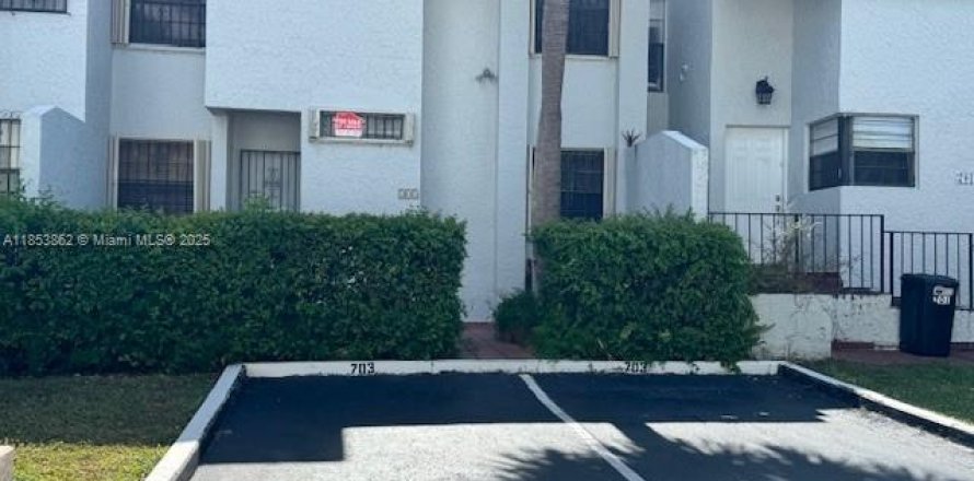 Condo in Miami, Florida, 3 bedrooms  № 1871802
