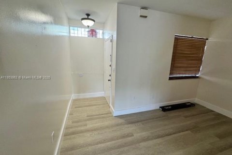 Condo in Miami, Florida, 3 bedrooms  № 1871802 - photo 16