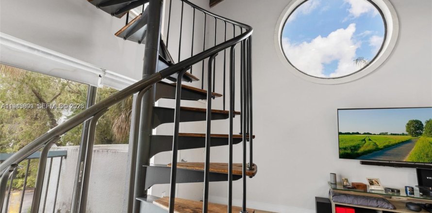 Condominio en Miami, Florida, 1 dormitorio  № 2000601