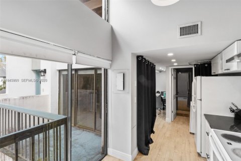 Condominio en venta en Miami, Florida, 1 dormitorio, 48.87 m2 № 2000601 - foto 8