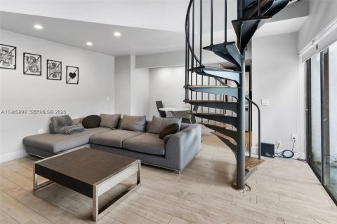Condominio en venta en Miami, Florida, 1 dormitorio, 48.87 m2 № 2000601 - foto 2