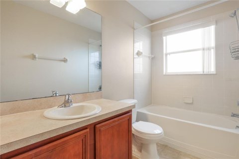 House in Poinciana, Florida 4 bedrooms, 195.47 sq.m. № 1246104 - photo 17