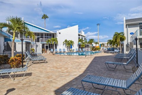 Copropriété à vendre à Madeira Beach, Floride: 2 chambres, 76.64 m2 № 2348280 - photo 27