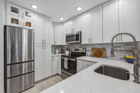 Copropriété à vendre à Madeira Beach, Floride: 2 chambres, 76.64 m2 № 2348280 - photo 6