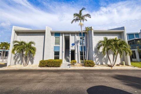 Copropriété à vendre à Madeira Beach, Floride: 2 chambres, 76.64 m2 № 2348280 - photo 3