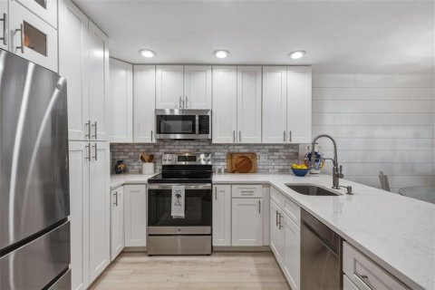 Copropriété à vendre à Madeira Beach, Floride: 2 chambres, 76.64 m2 № 2348280 - photo 5