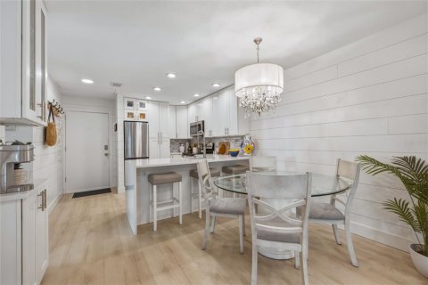 Copropriété à vendre à Madeira Beach, Floride: 2 chambres, 76.64 m2 № 2348280 - photo 10