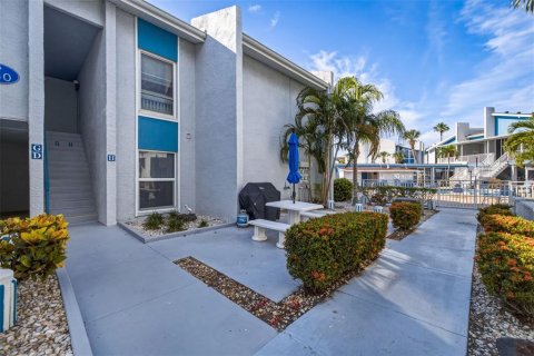 Copropriété à vendre à Madeira Beach, Floride: 2 chambres, 76.64 m2 № 2348280 - photo 24