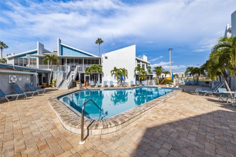 Copropriété à vendre à Madeira Beach, Floride: 2 chambres, 76.64 m2 № 2348280 - photo 26