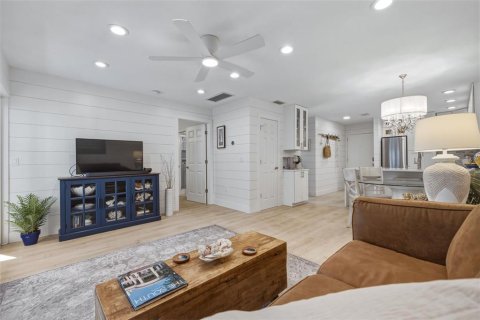Copropriété à vendre à Madeira Beach, Floride: 2 chambres, 76.64 m2 № 2348280 - photo 15