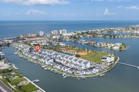 Copropriété à vendre à Madeira Beach, Floride: 2 chambres, 76.64 m2 № 2348280 - photo 2