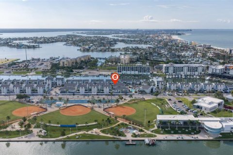 Copropriété à vendre à Madeira Beach, Floride: 2 chambres, 76.64 m2 № 2348280 - photo 29