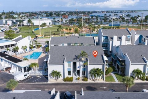 Condo à Madeira Beach, Floride, 2 chambres № 2348280