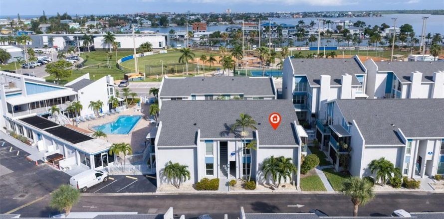 Condo à Madeira Beach, Floride, 2 chambres  № 2348280