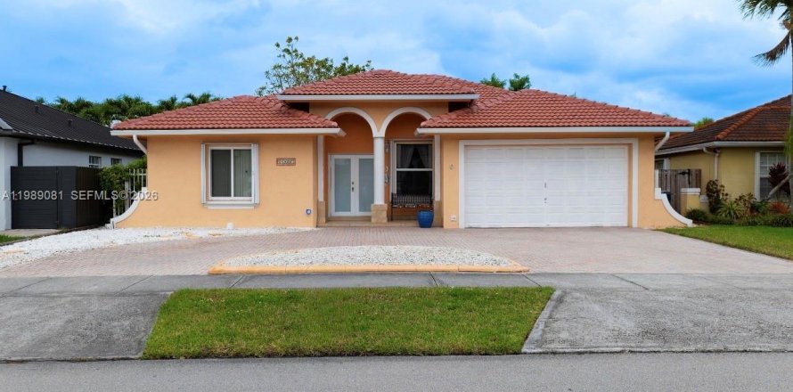 Casa en Miami, Florida 3 dormitorios, 155.33 m2 № 2056959