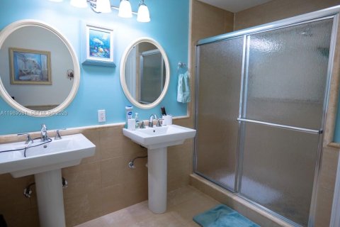 Casa en venta en Miami, Florida, 3 dormitorios, 155.33 m2 № 2056959 - foto 10