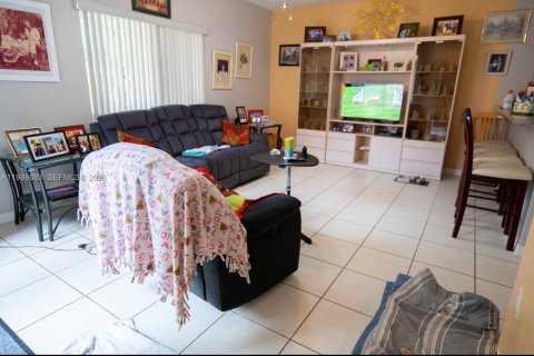 Casa en venta en Miami, Florida, 3 dormitorios, 155.33 m2 № 2056959 - foto 6