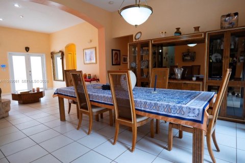 Casa en venta en Miami, Florida, 3 dormitorios, 155.33 m2 № 2056959 - foto 3