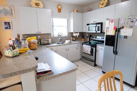 Casa en venta en Miami, Florida, 3 dormitorios, 155.33 m2 № 2056959 - foto 5