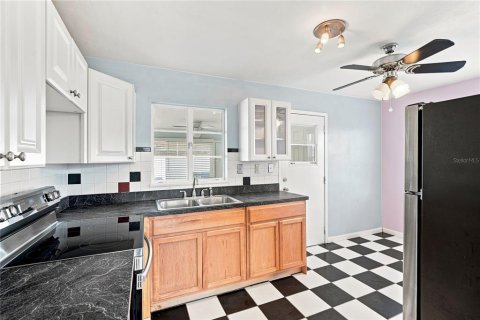 Casa en alquiler en Saint Pete Beach, Florida, 2 dormitorios, 82.5 m2 № 2316823 - foto 4