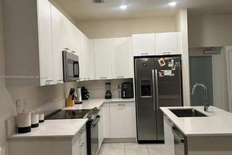 Condo in Doral, Florida, 3 bedrooms  № 2081972 - photo 4