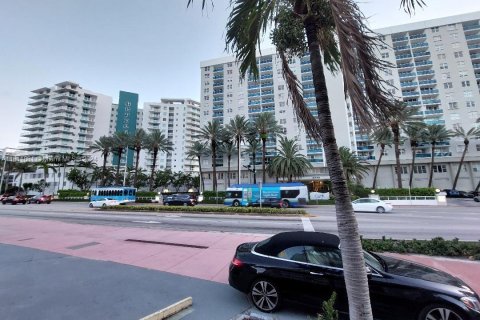 Apartamento en alquiler en Miami Beach, Florida, 1 dormitorio, 64.75 m2 № 1727296 - foto 20