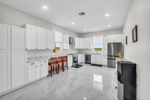Villa ou maison à vendre à St. Lucie, Floride: 4 chambres, 284.28 m2 № 2387284 - photo 15