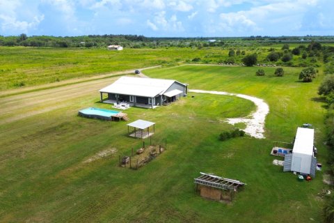 Villa ou maison à vendre à St. Lucie, Floride: 4 chambres, 284.28 m2 № 2387284 - photo 4