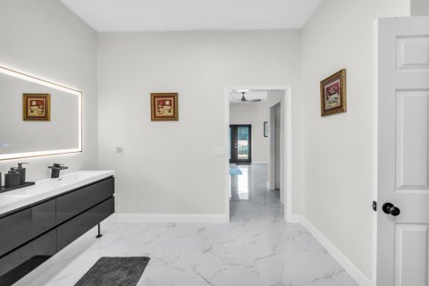 Villa ou maison à vendre à St. Lucie, Floride: 4 chambres, 284.28 m2 № 2387284 - photo 29