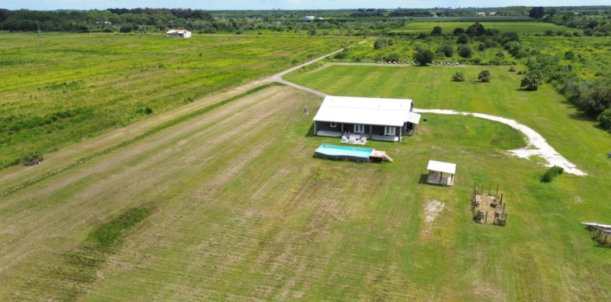 Villa ou maison à St. Lucie, Floride 4 chambres, 284.28 m2 № 2387284