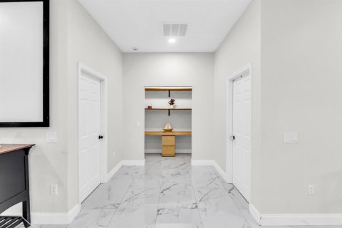 Villa ou maison à vendre à St. Lucie, Floride: 4 chambres, 284.28 m2 № 2387284 - photo 12