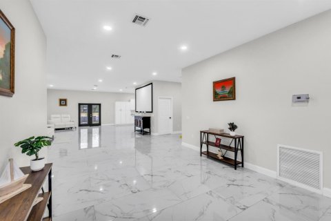 Villa ou maison à vendre à St. Lucie, Floride: 4 chambres, 284.28 m2 № 2387284 - photo 13