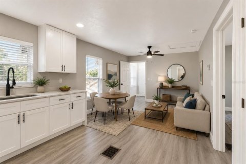 Duplex in Saint Petersburg, Florida 4 bedrooms, 187.2 sq.m. № 2109466 - photo 21