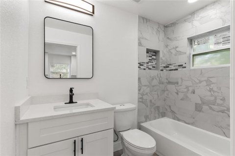 Duplex in Saint Petersburg, Florida 4 bedrooms, 187.2 sq.m. № 2109466 - photo 15