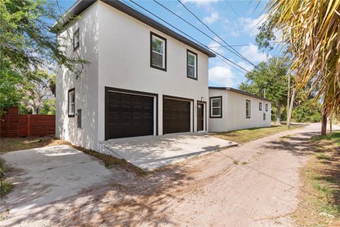 Duplex in Saint Petersburg, Florida 4 bedrooms, 187.2 sq.m. № 2109466 - photo 3