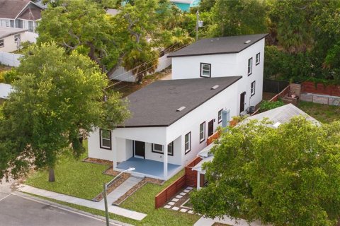 Duplex in Saint Petersburg, Florida 4 bedrooms, 187.2 sq.m. № 2109466 - photo 2