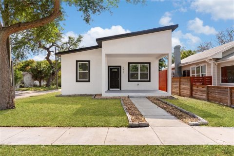 Duplex in Saint Petersburg, Florida 4 bedrooms, 187.2 sq.m. № 2109466 - photo 6