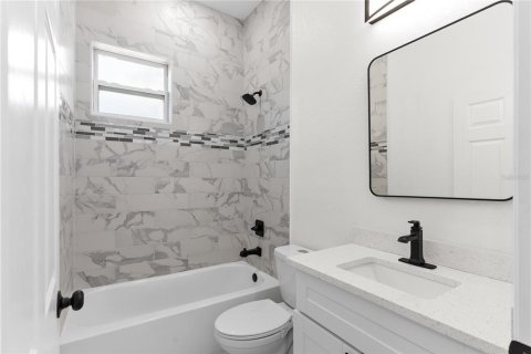 Duplex in Saint Petersburg, Florida 4 bedrooms, 187.2 sq.m. № 2109466 - photo 24