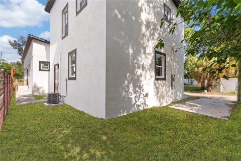 Duplex in Saint Petersburg, Florida 4 bedrooms, 187.2 sq.m. № 2109466 - photo 4