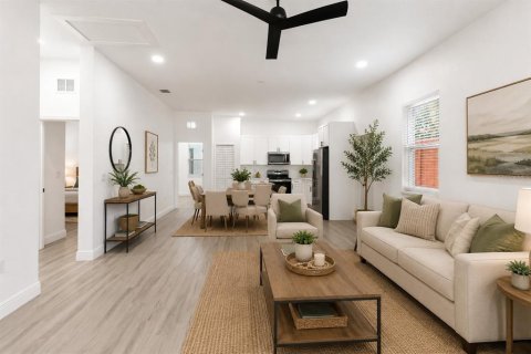 Duplex in Saint Petersburg, Florida 4 bedrooms, 187.2 sq.m. № 2109466 - photo 9