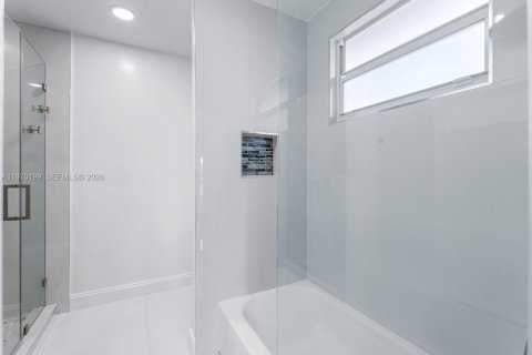 House in Sunrise, Florida 4 bedrooms, 181.62 sq.m. № 2030906 - photo 26