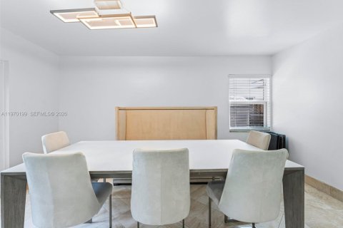 House in Sunrise, Florida 4 bedrooms, 181.62 sq.m. № 2030906 - photo 17